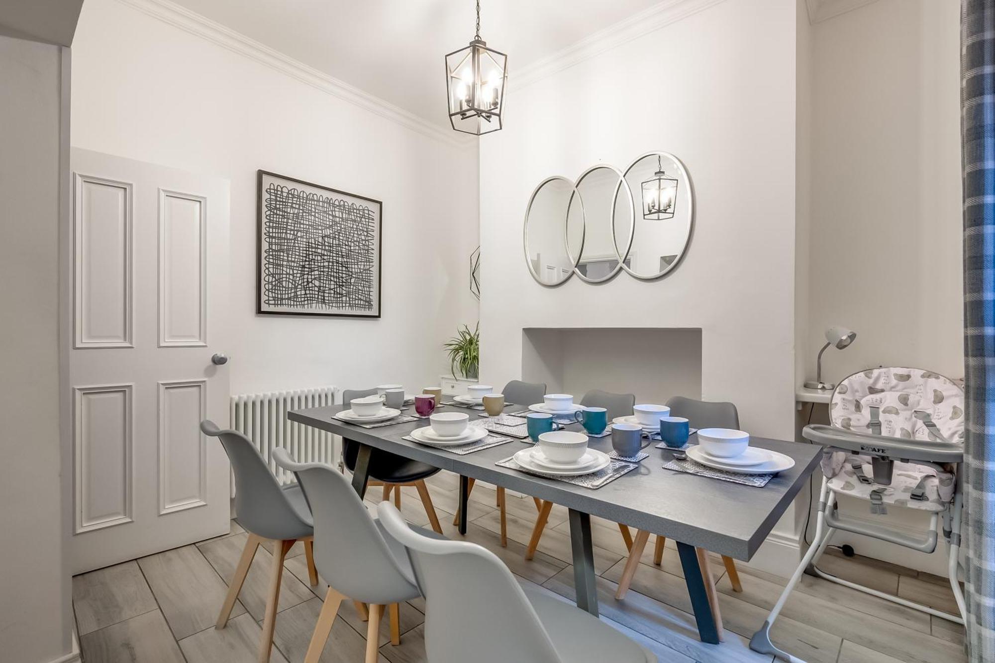 Holiday home Staybynumbers - Centre Victorian Townhouse