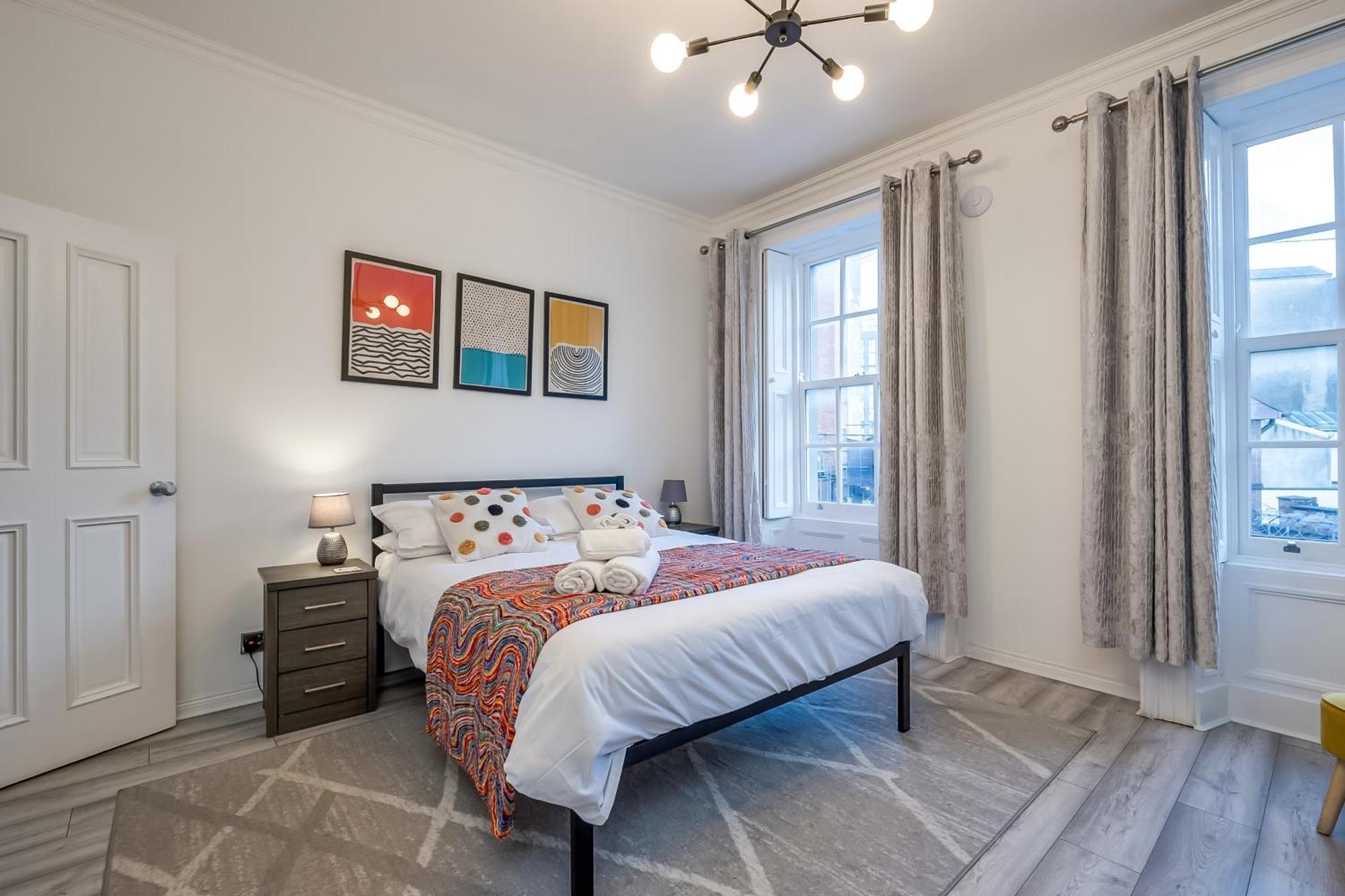 Holiday home Staybynumbers - Centre Victorian Townhouse