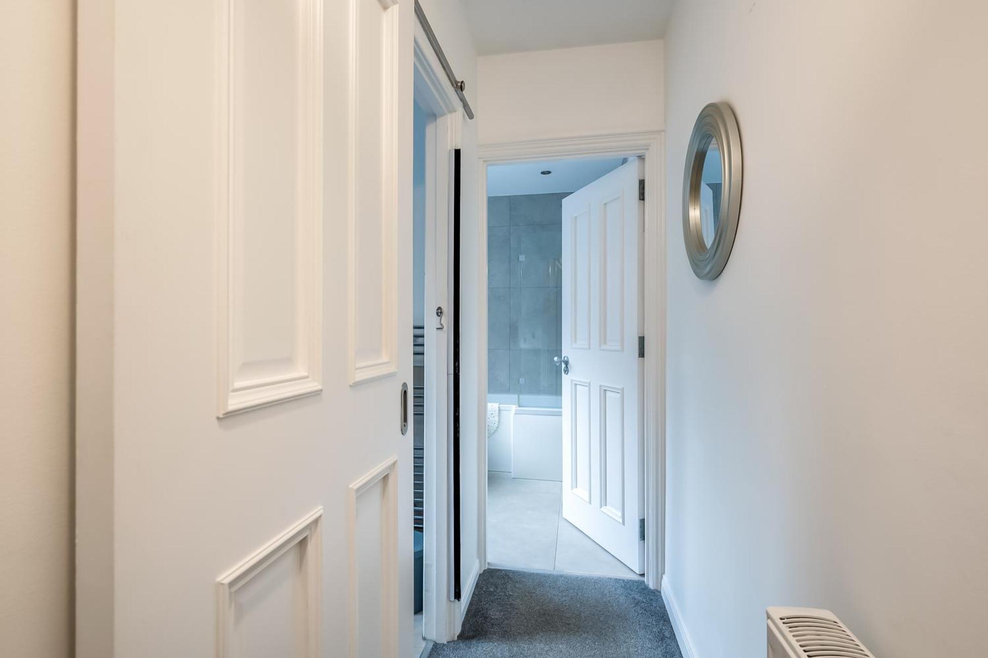 Staybynumbers - Centre Victorian Townhouse Belfast